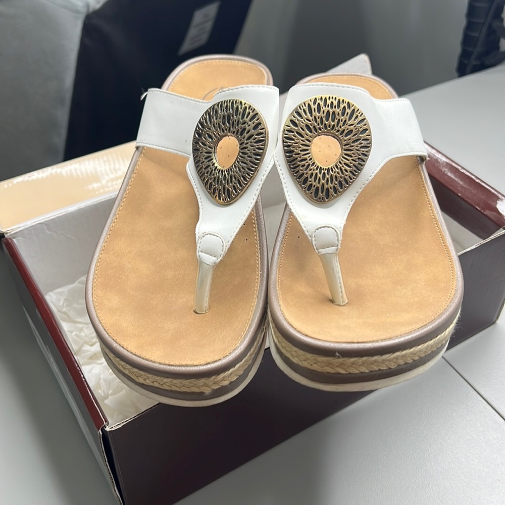 White Sandals by Wanderlust  size 9 used